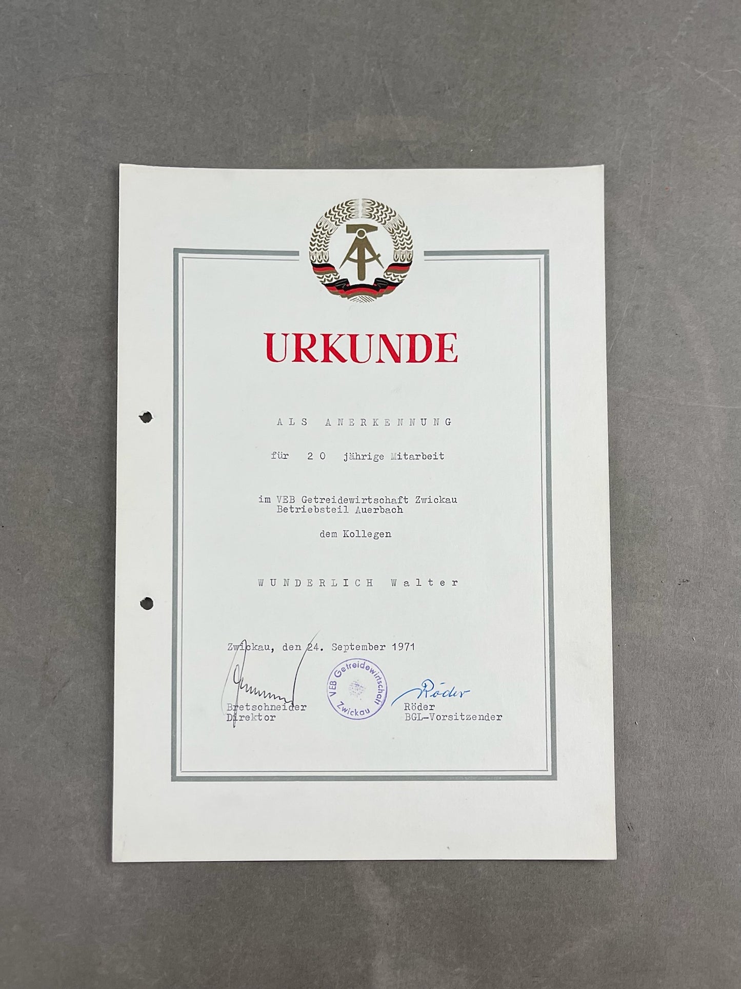 Østtysk DDR Stort Urkunde/Medalje Lot. Original.