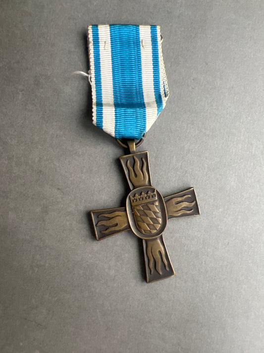 Vesttysk Bayersk "Bayerisches Feuerwehr-Ehrenkreuz" i Bronze Medalje. Original.