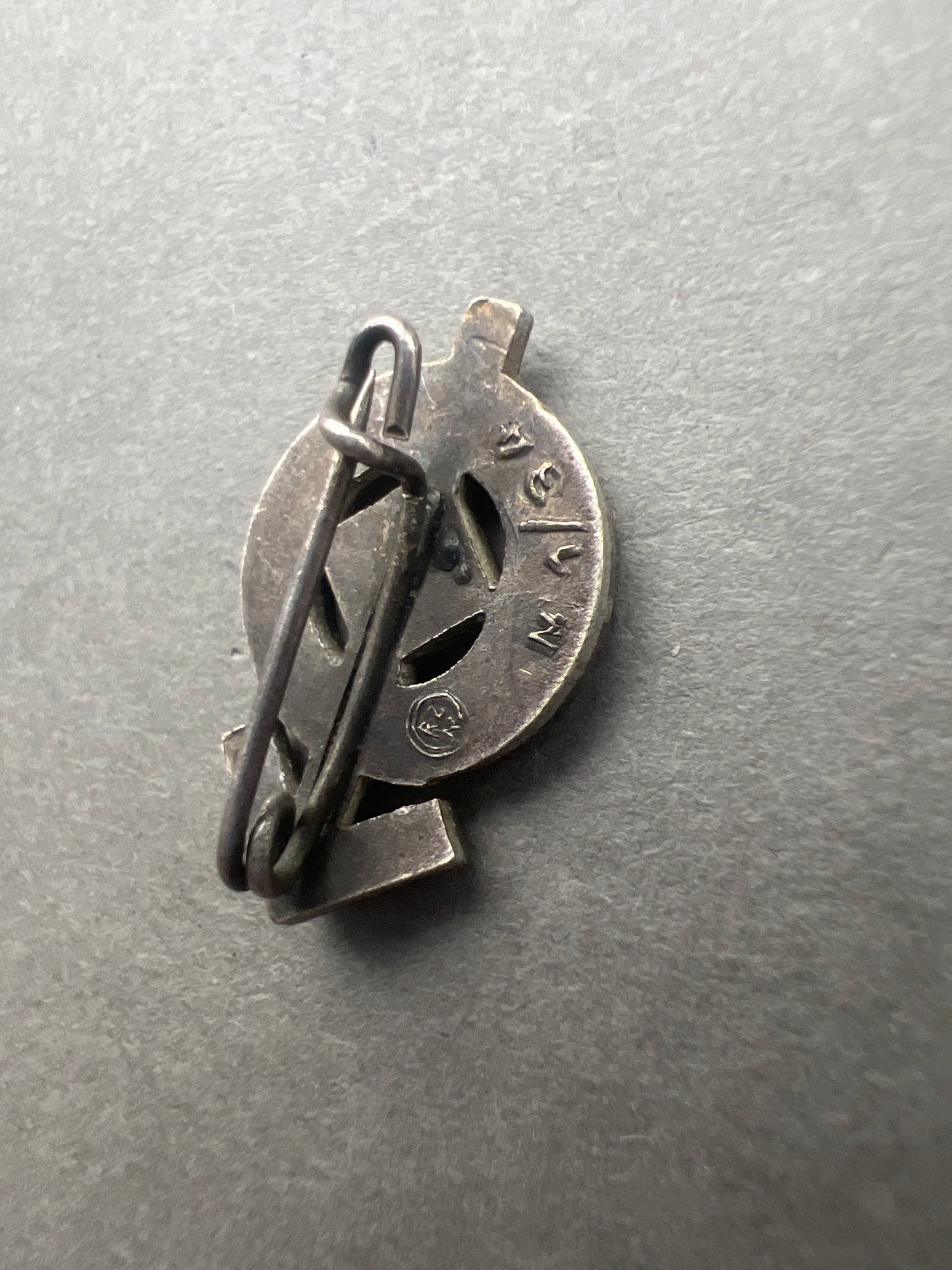 WW2 Tysk "HJ-Leistungsabzeichen" i Sølv. Miniature. Fremstiller RZM M1/34. Original.