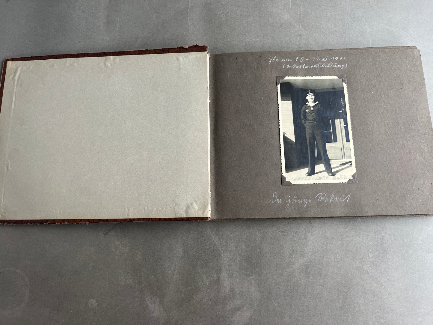 WW2 Tysk Kriegsmarine Fotoalbum. Gode billeder af soldater, skibe, træning, mv. 59 billeder. Original.