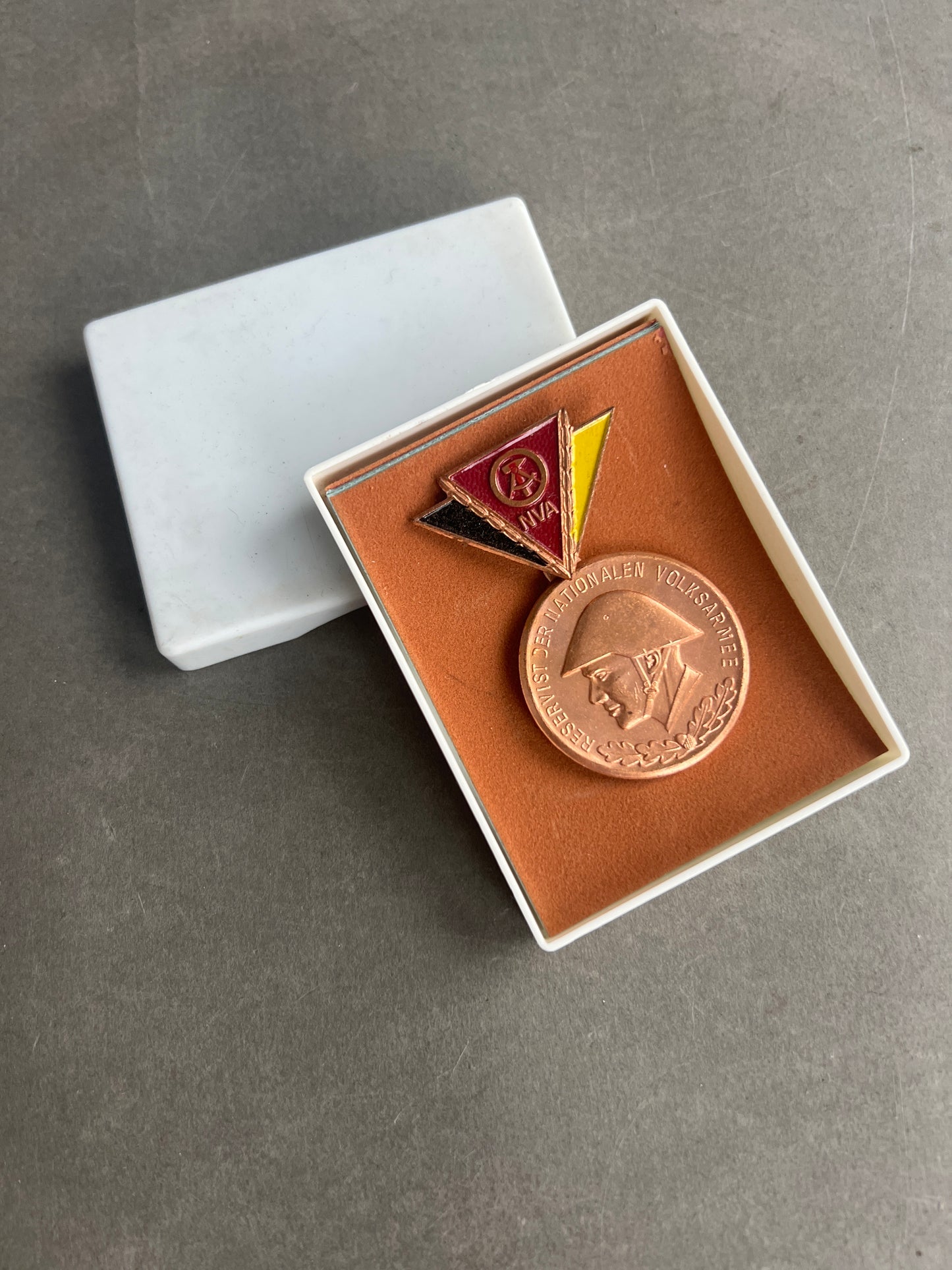 Østtysk DDR Medalje i æske. Original.