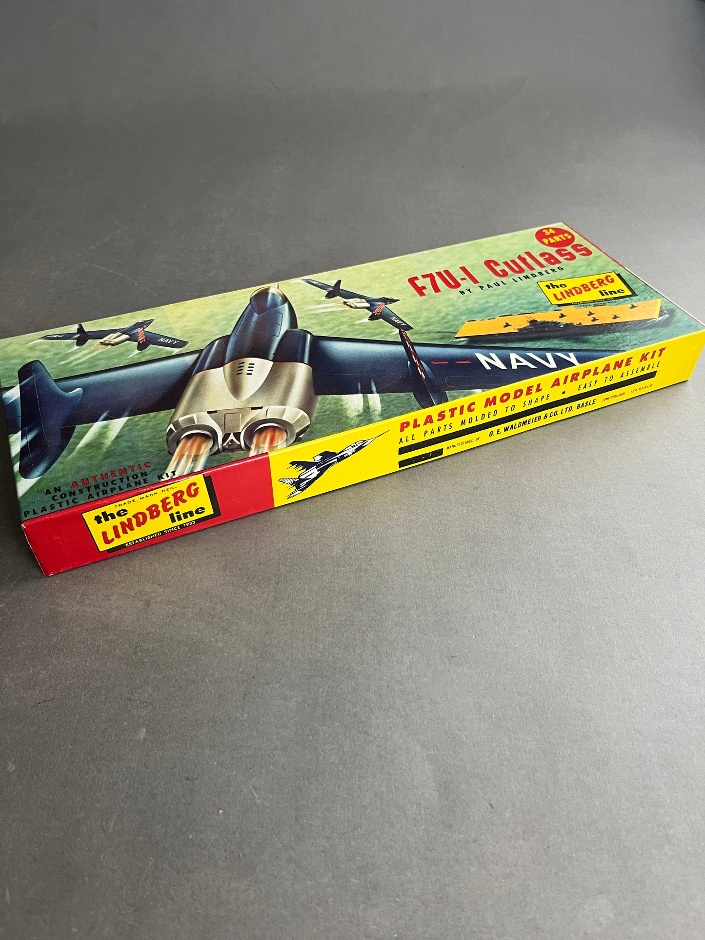 Ældre Samle-/Modelsæt. "F7U-I Cutlass". Fremstår komplet.