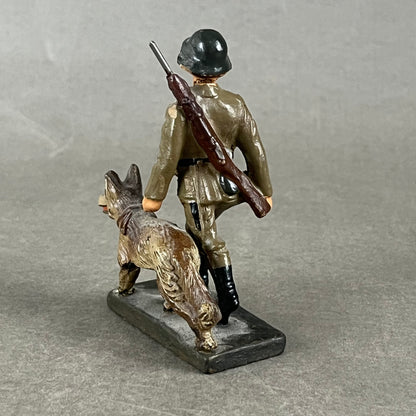 WW2 Tysk Lineol Legetøjssoldat. Original.
