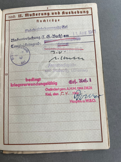 WW2 Tysk Marine Wehrpass fra Kiel. Original.
