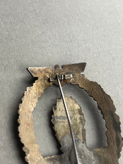 WW2 Tysk "Minensucher-Kriegsabzeichen" i Buntmetall. Nål og krog skiftet. Original.