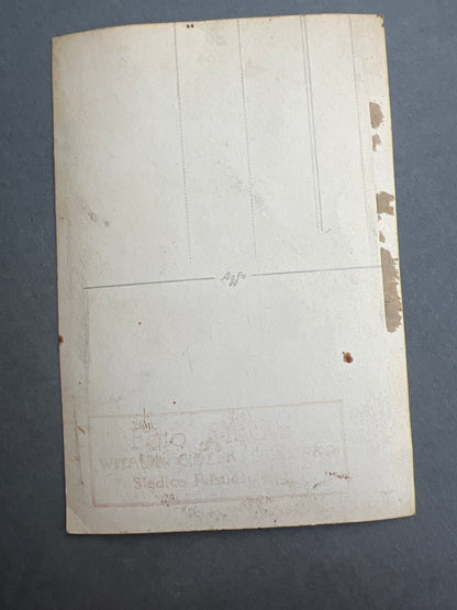 WW2 Tysk Wehrmacht Foto-postkort. Med skråhue, specialist ærmemærke, mv. Original.