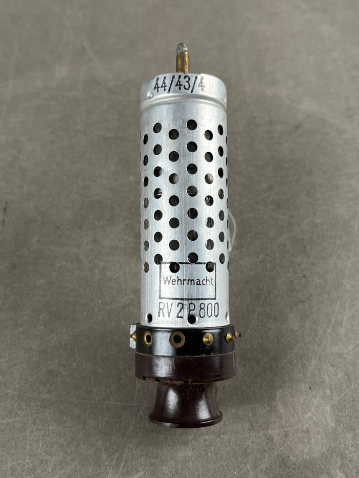 WW2 Tysk Radiorør. Godt stemplet med WaA og "Wehrmacht". Original.
