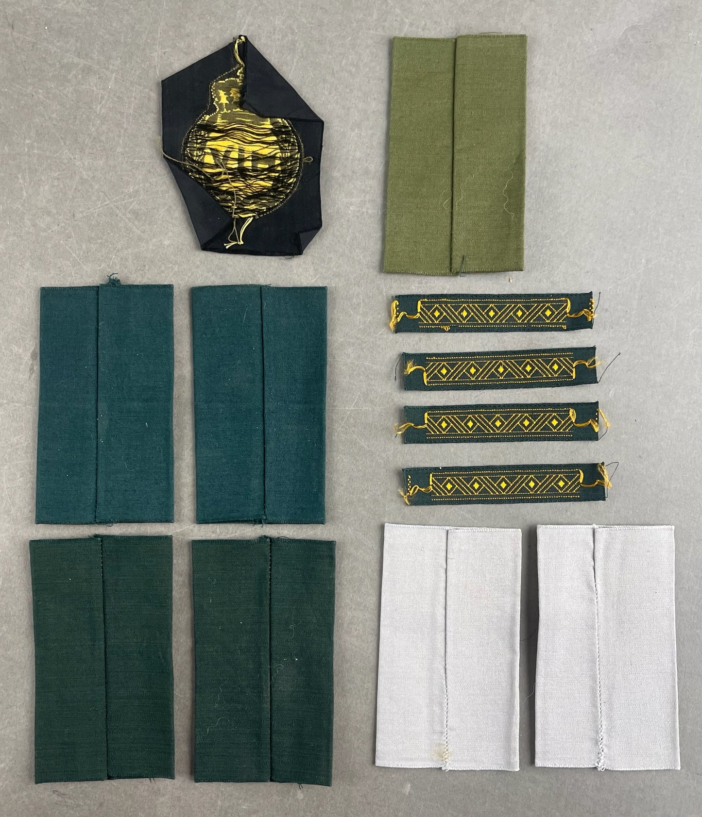 Blandet Lot af Danske Militær Stofmærker. Original.