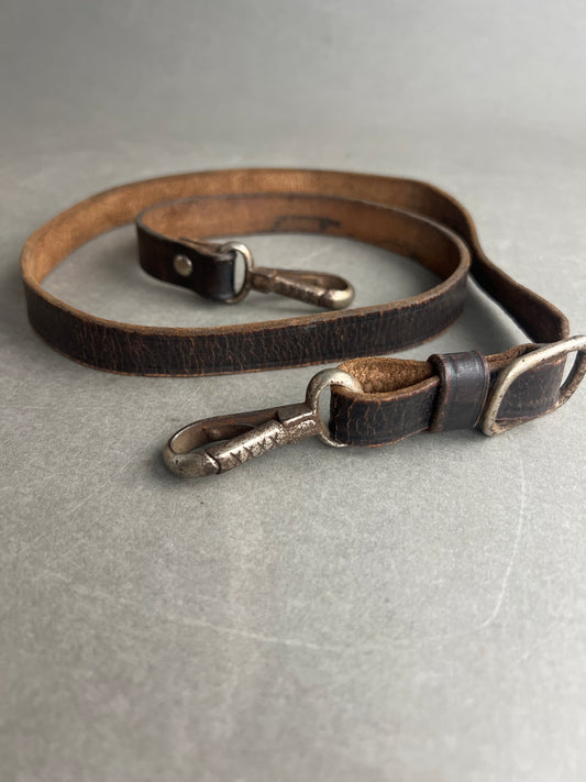 WW2 Tysk HJ Skrårem. Brunt læder. Original.