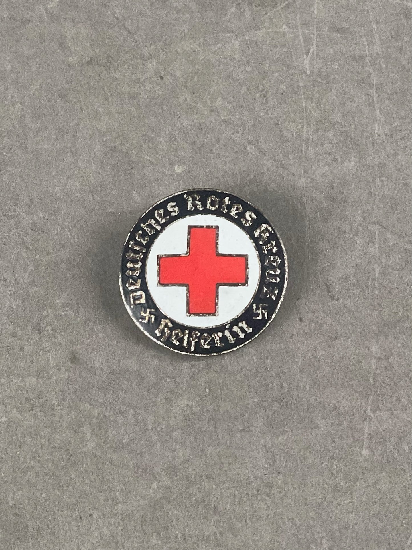WW2 Tysk DRK (Deutsches Rotes Kreuz) "Helferin" Broche. Original.