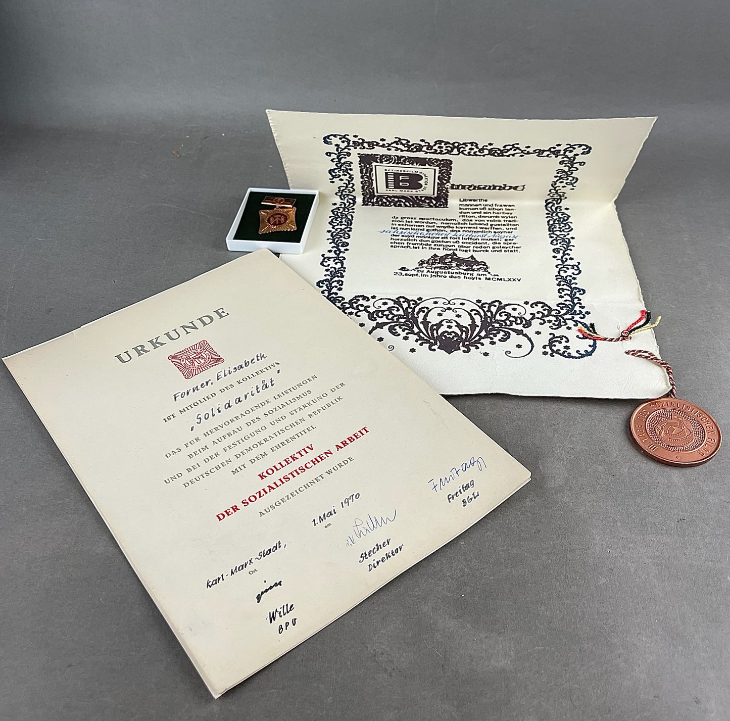 Østtysk DDR Urkunde/Medalje Lot. Original.