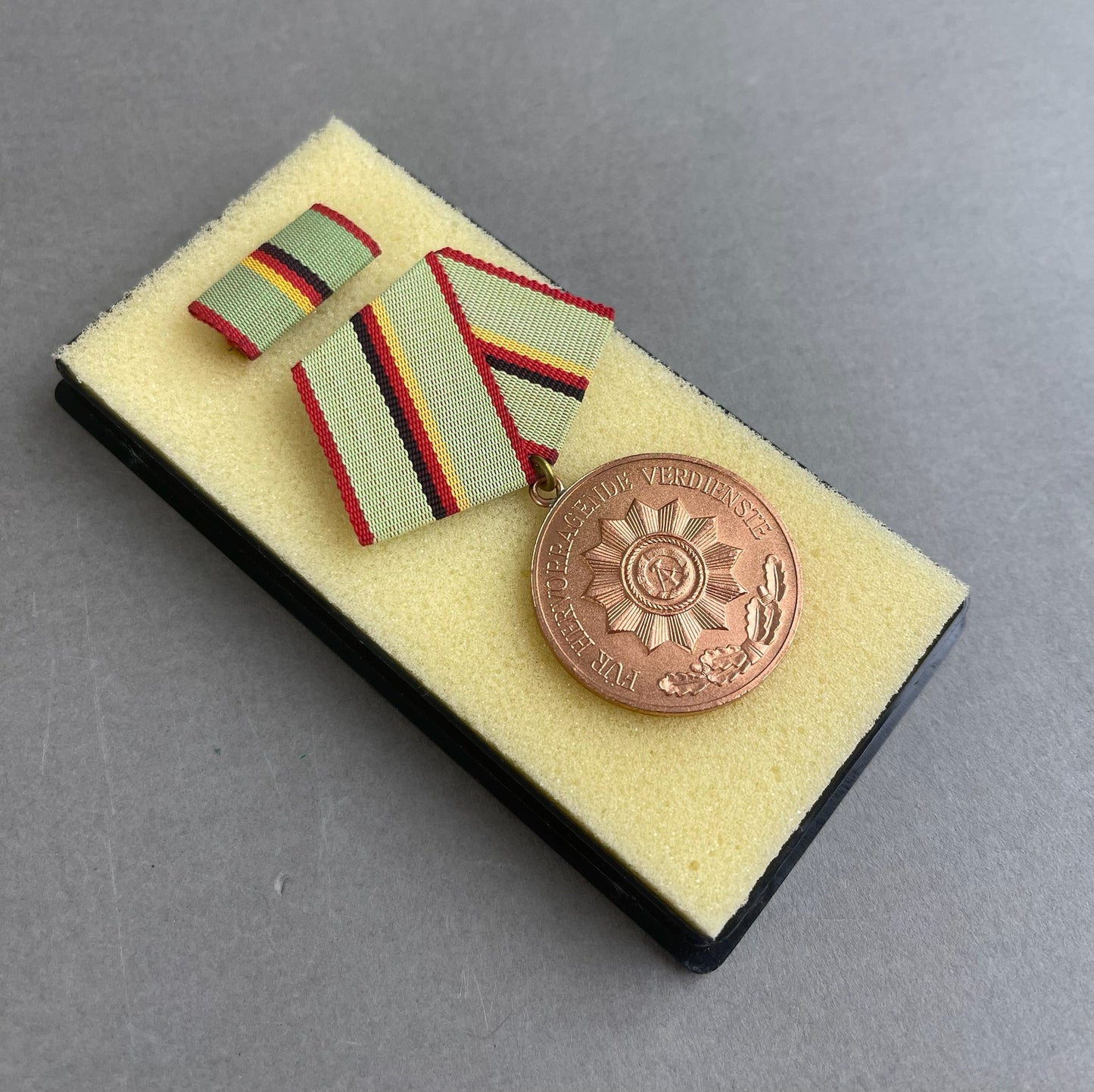 Østtysk DDR Medalje i Æske. Original.