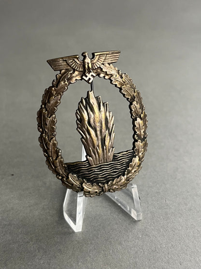 WW2 Tysk "Minensucher-Kriegsabzeichen" i Buntmetall. Nål og krog skiftet. Original.