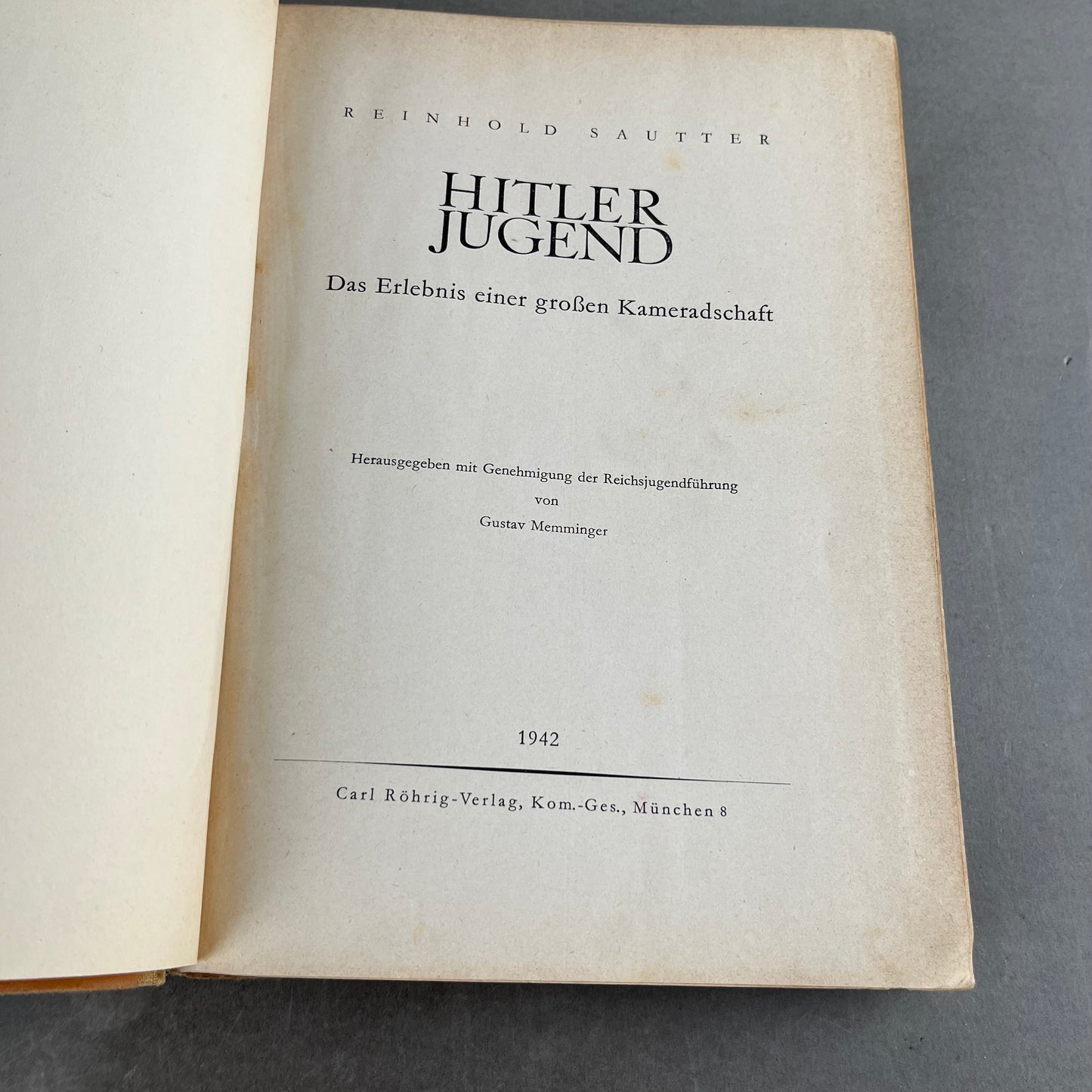 WW2 Tysk Hitler Jugend Bog. Gode billeder. Mange sider. Original.
