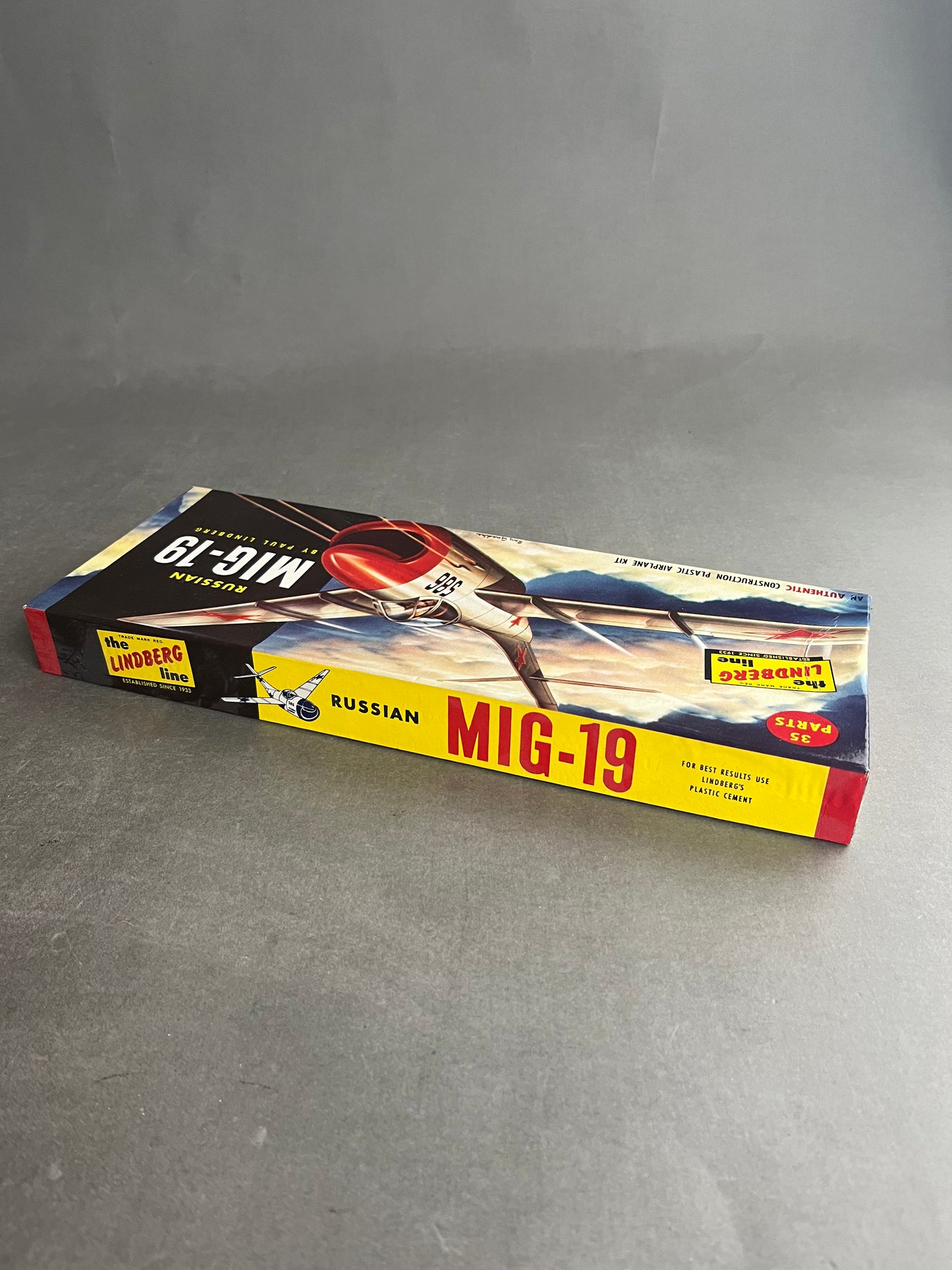 Ældre Samle-/Modelsæt. "Mig-19". Fremstår komplet.