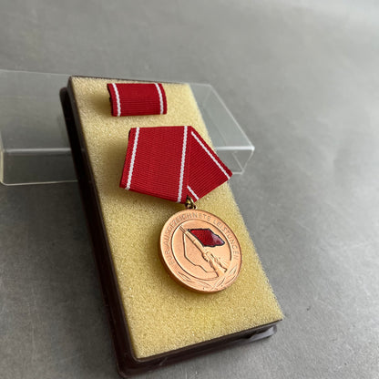 Østtysk DDR Medalje. I æske. Original.