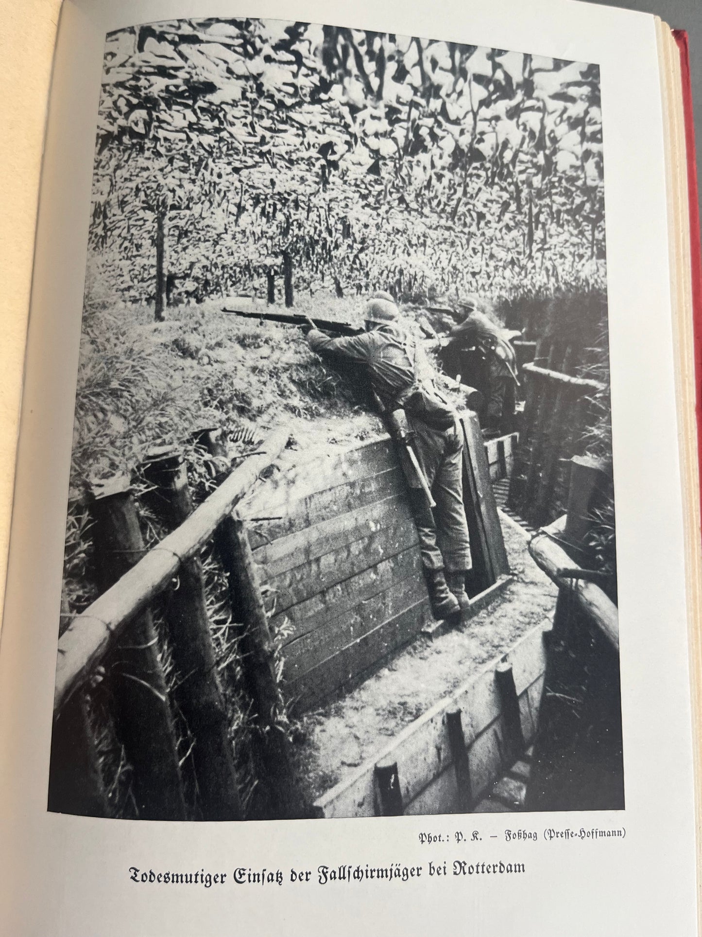 WW2 Tysk Bog "Deutschland im Kampf". Gode billeder. Original.