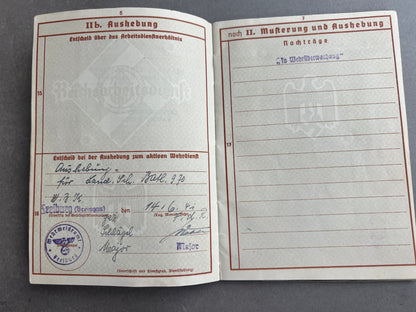 WW2 Tysk Wehrpass Lot fra en Gefreiter. Original.