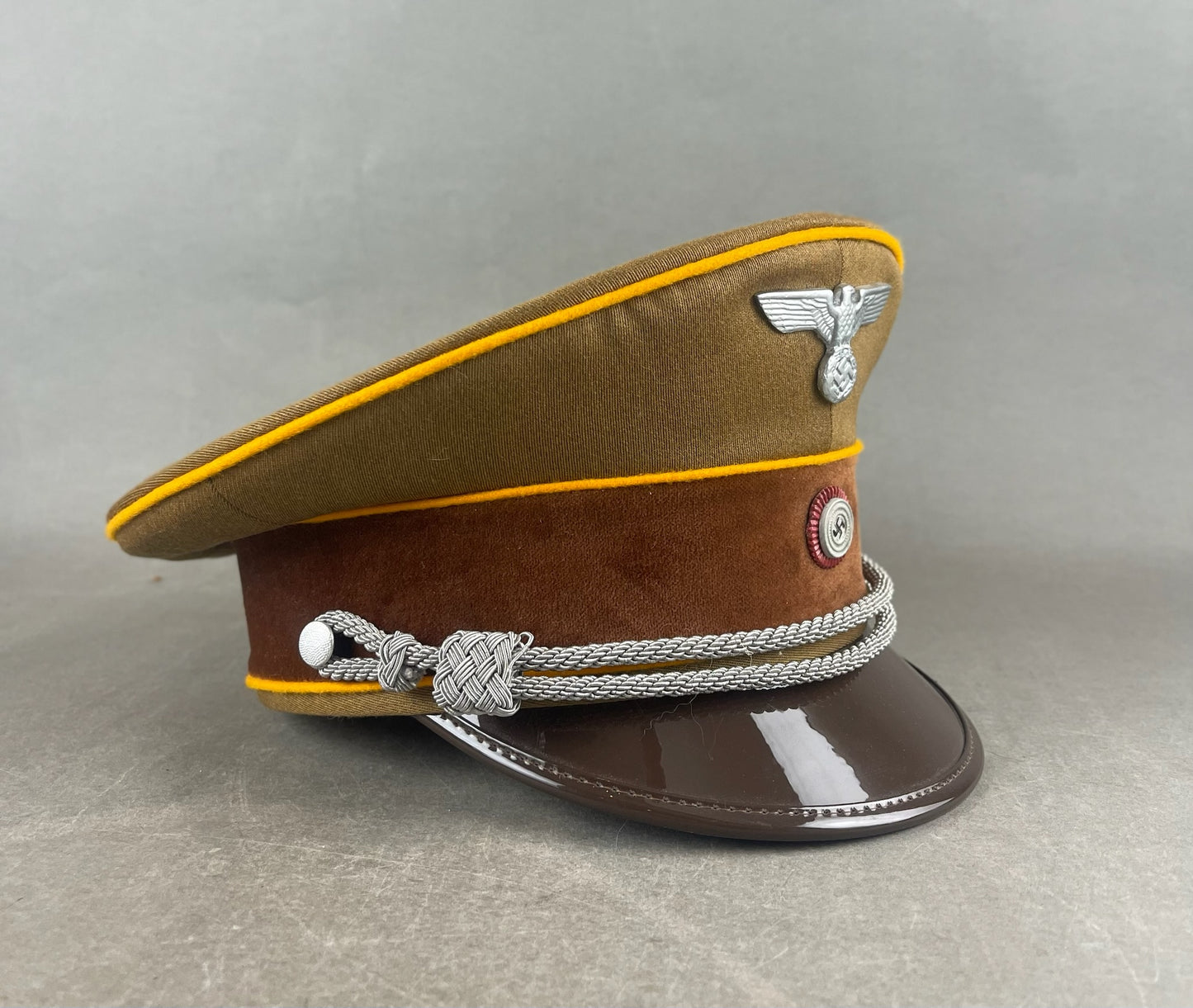 WW2 Tysk Adolf Hitler Kasket. Efterkrigs.