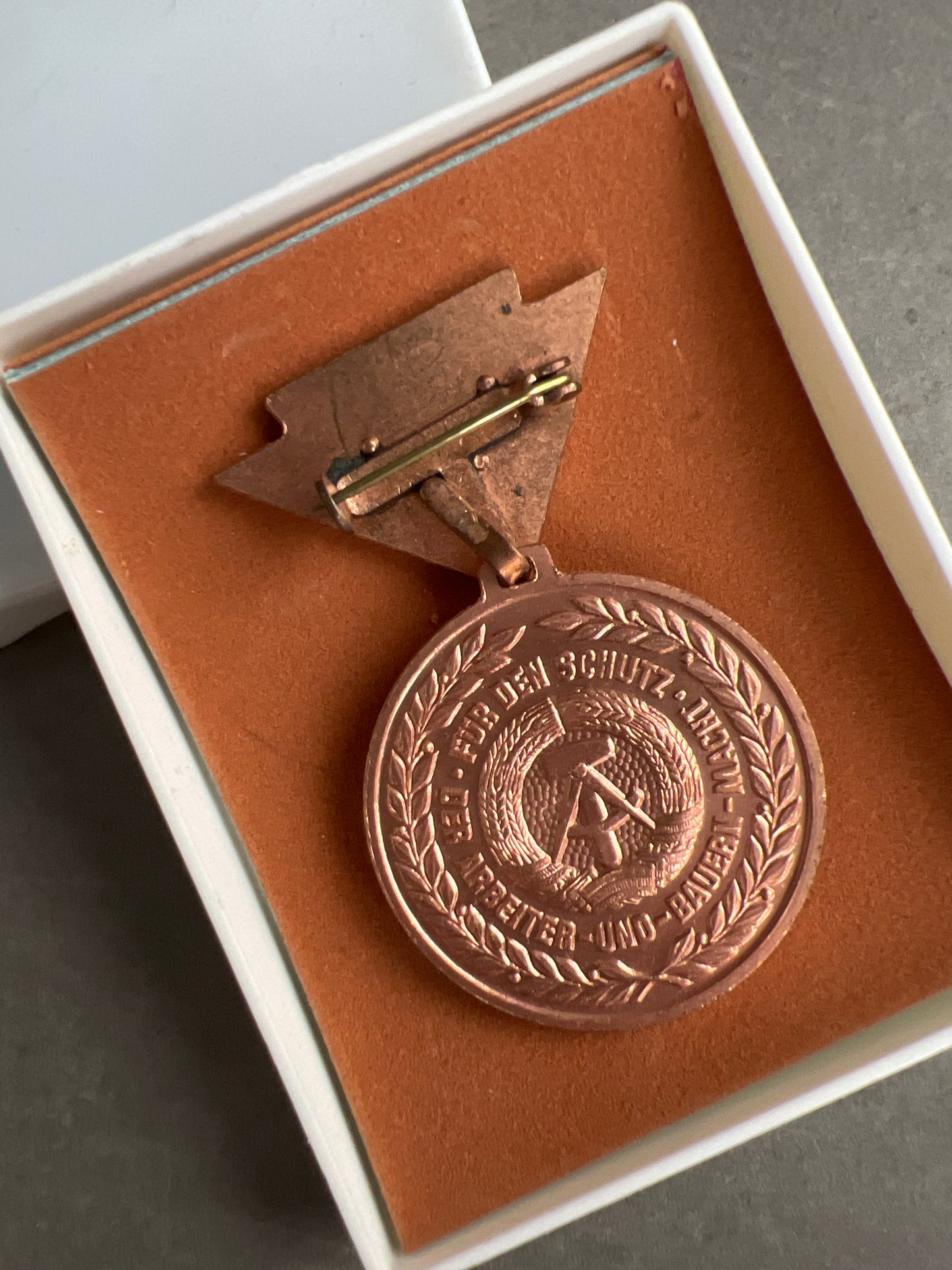 Østtysk DDR Medalje i æske. Original.