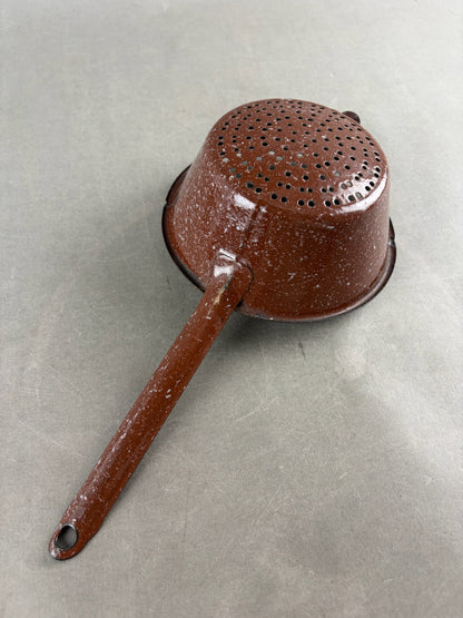 WW2 Tysk Gasmaske Filter genbrugt efter krigen til at lave en si. Original.