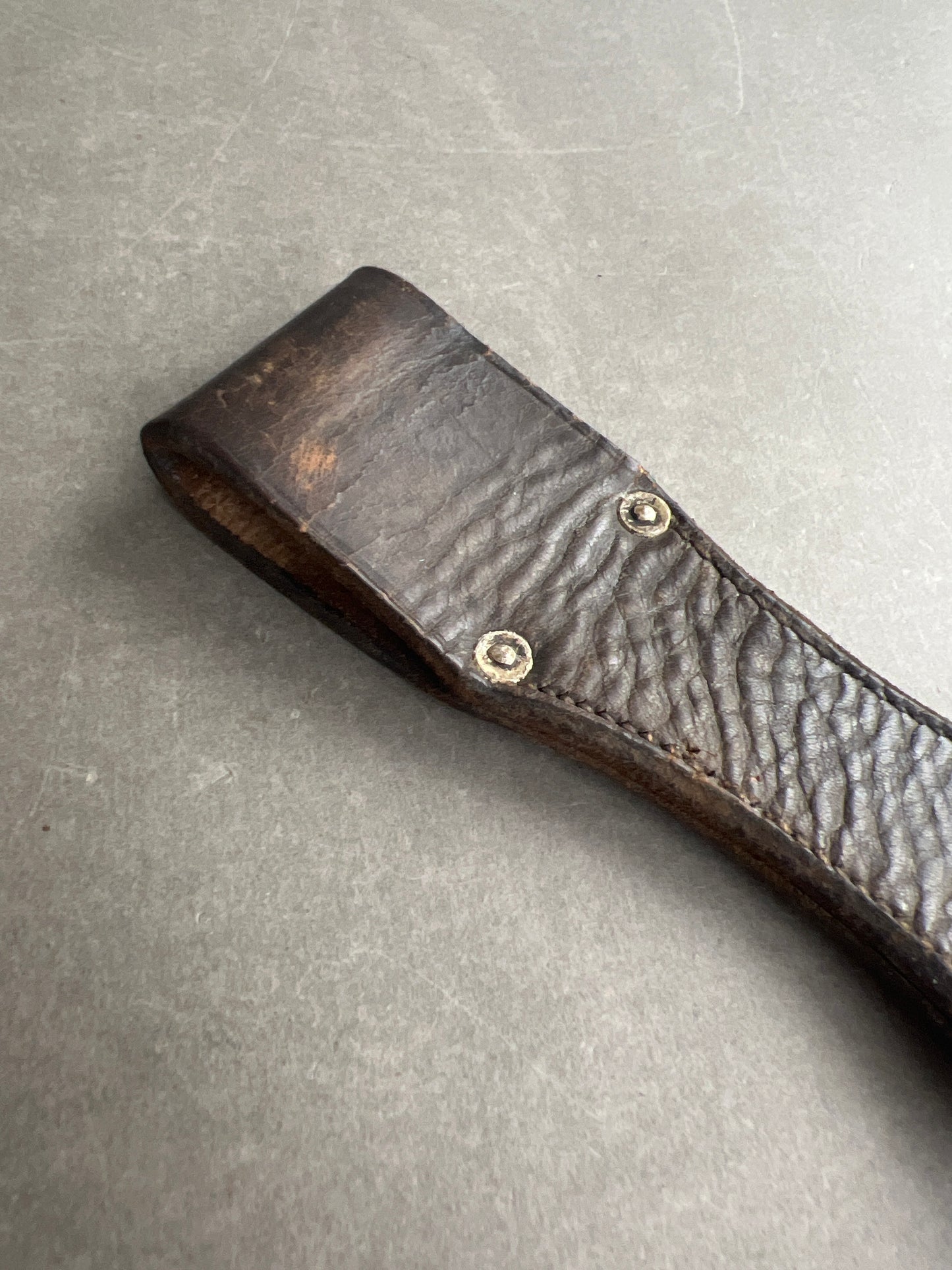 WW2 Tysk K98 Bajonet Frø i Brun. Med fremstiller. Original.