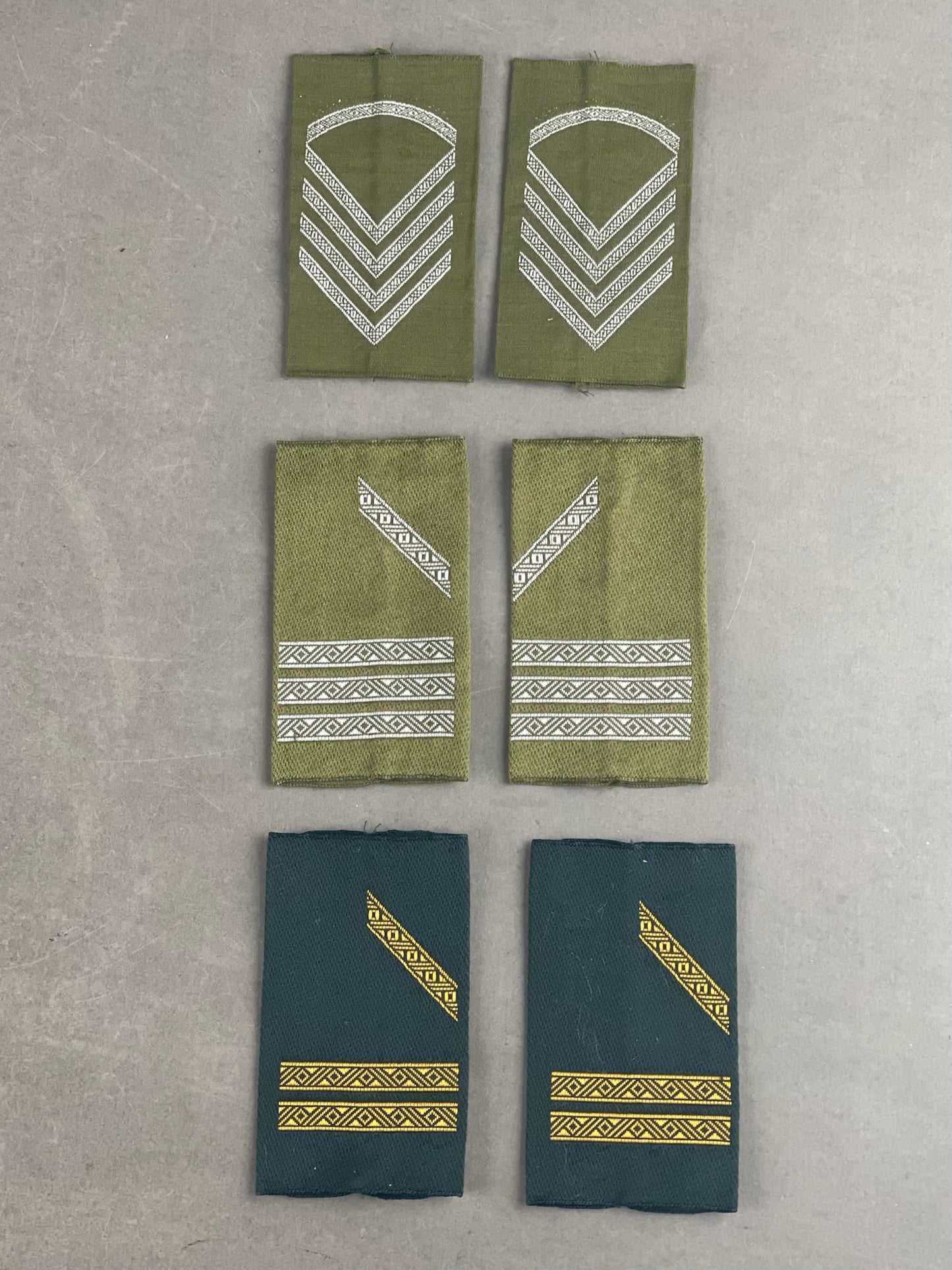 Blandet Lot af Danske Militær Stofmærker. Original.
