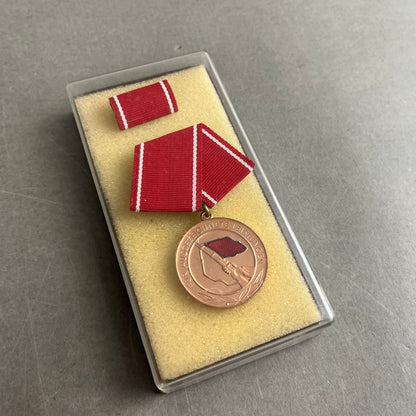 Østtysk DDR Medalje. I æske. Original.
