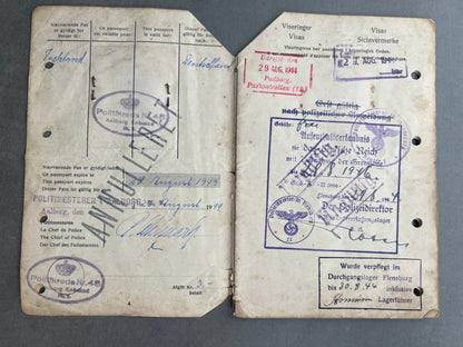 WW2 Dansk Rejsepas med tyske stempler. Original.