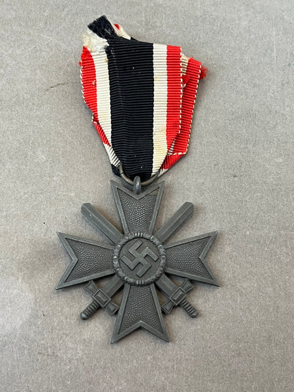 WW2 Tysk KvK m. Sværd. Original.