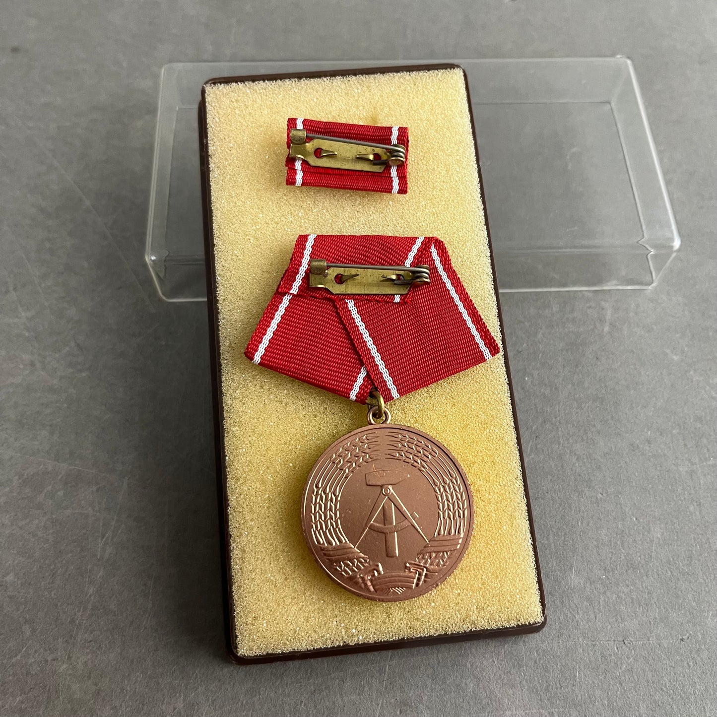 Østtysk DDR Medalje. I æske. Original.
