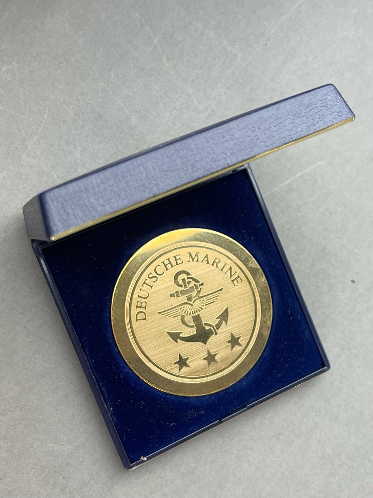 Vesttysk Marine "Deutsche Marine" Plakette i æske. Original.