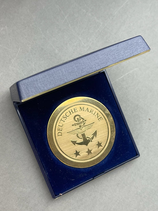 Vesttysk Marine "Deutsche Marine" Plakette i æske. Original.