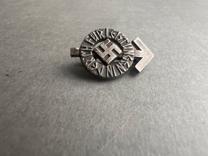 WW2 Tysk "HJ-Leistungsabzeichen" i Sølv. Miniature. Fremstiller RZM M1/34. Original.