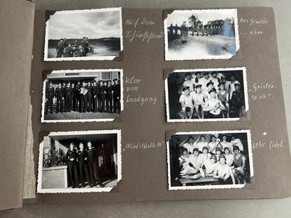 WW2 Tysk Kriegsmarine Fotoalbum. Gode billeder af soldater, skibe, træning, mv. 59 billeder. Original.