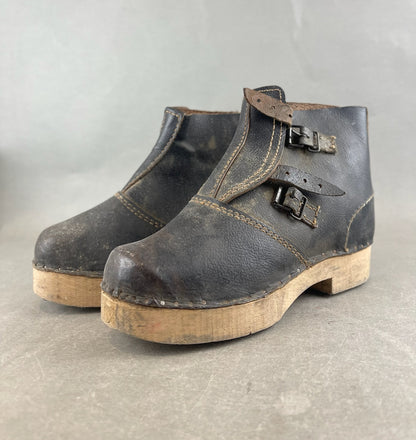 WW2 Tysk Fangelejr/arbejdslejr støvler. Lavet af Træsåler, læderrester mv. Original.