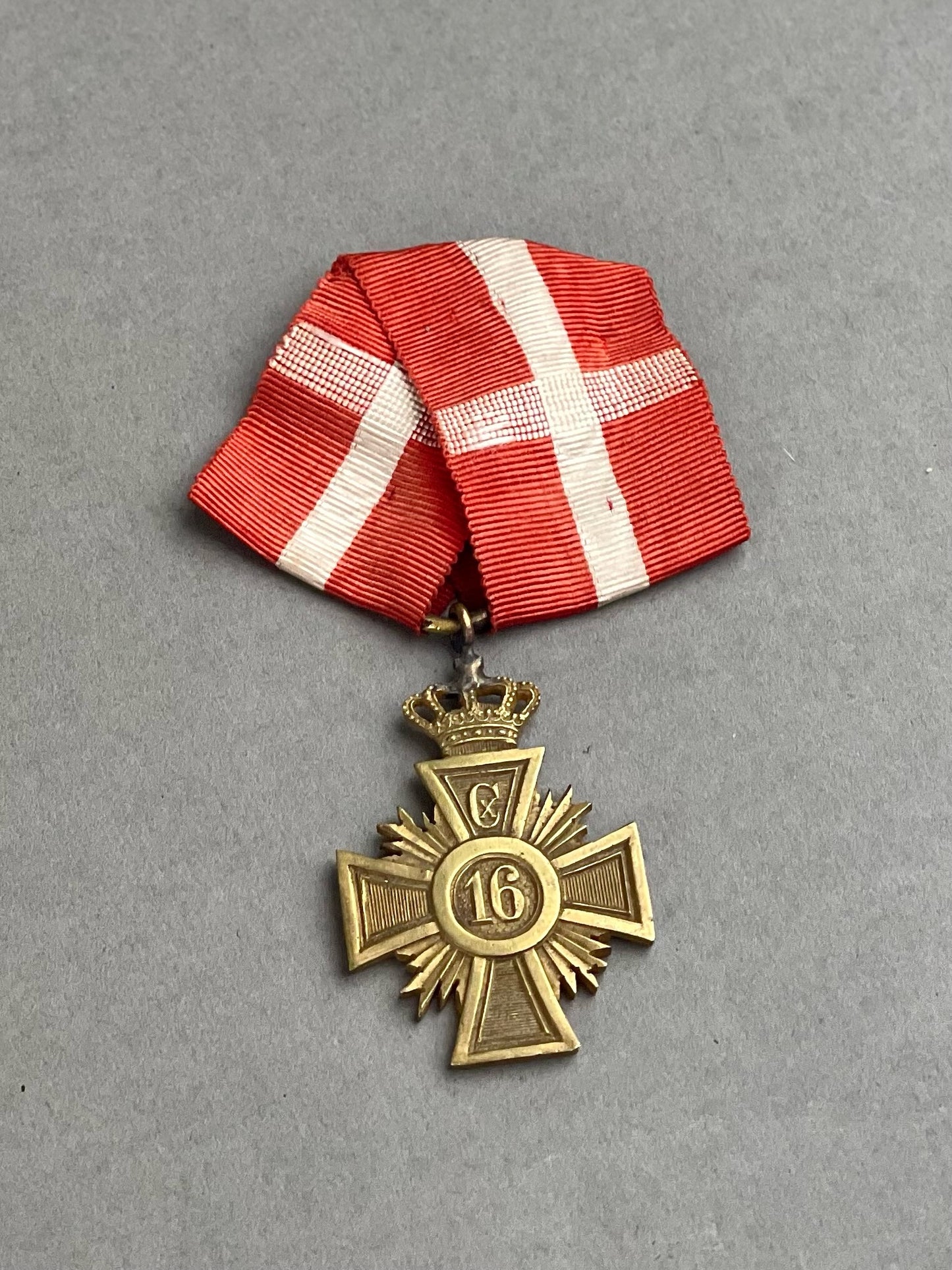 WW2 Dansk Kong Christian d. 10 16 års tjeneste Hæderstegn. Original.