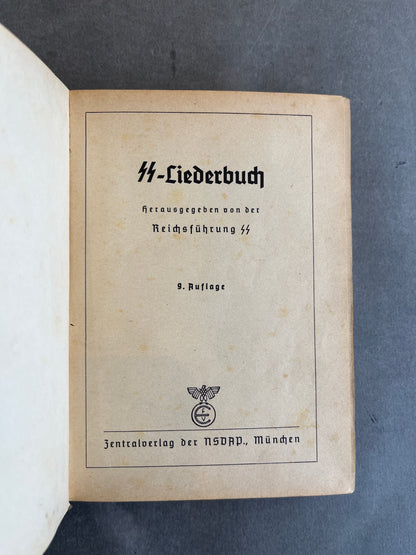 WW2 Tysk Waffen-SS "Liederbuch". Indbundet i beskyttende "bogplast". Original.