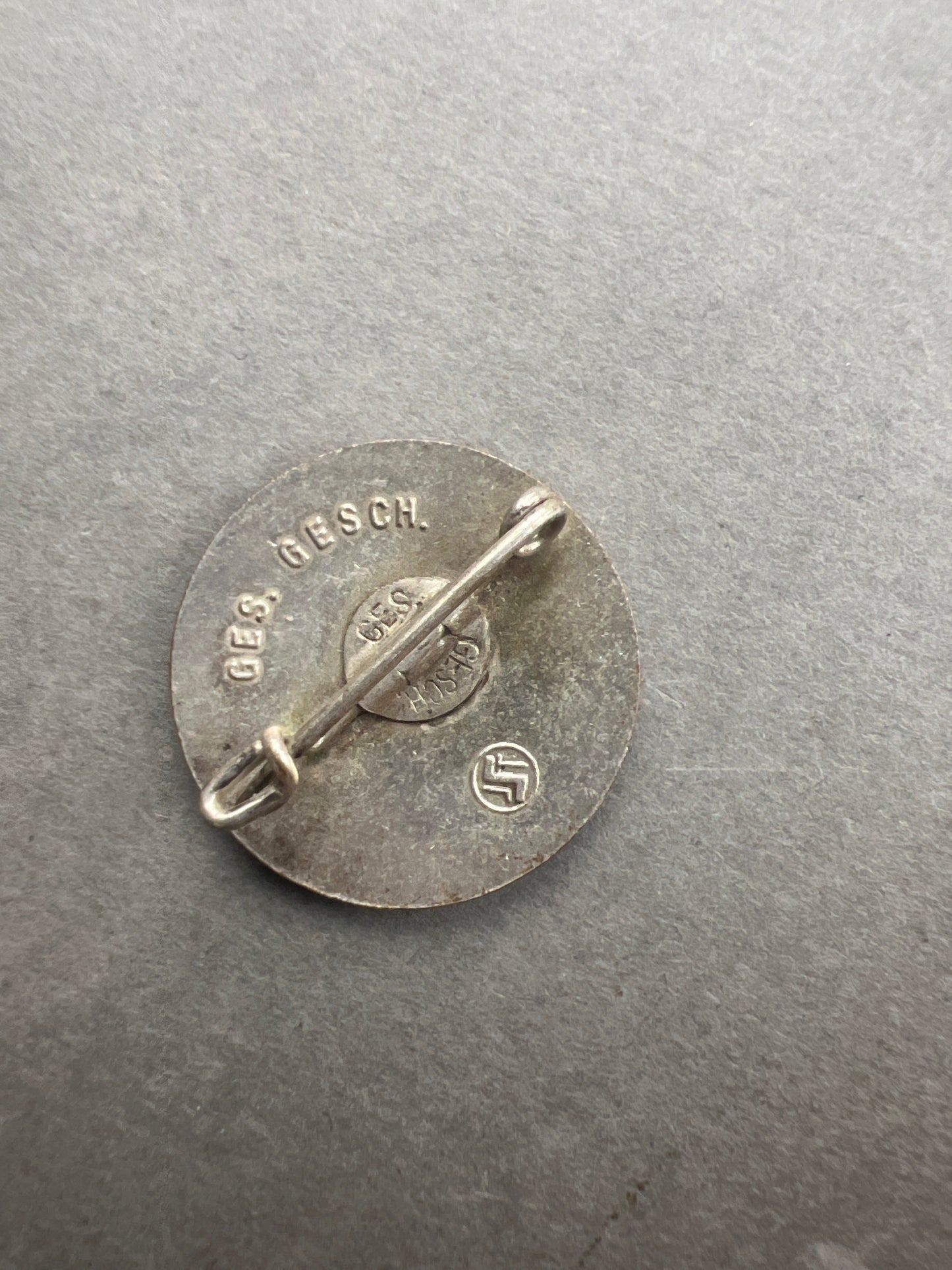 WW2 Tysk R.D.K (Reichsbund der Kinderreichen) Medlemsmærke. Original.