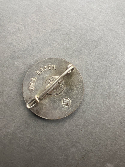 WW2 Tysk R.D.K (Reichsbund der Kinderreichen) Medlemsmærke. Original.