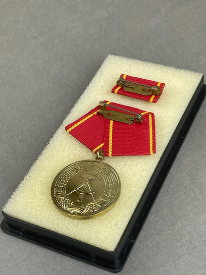 Østtysk DDR Medalje i Æske. Original.