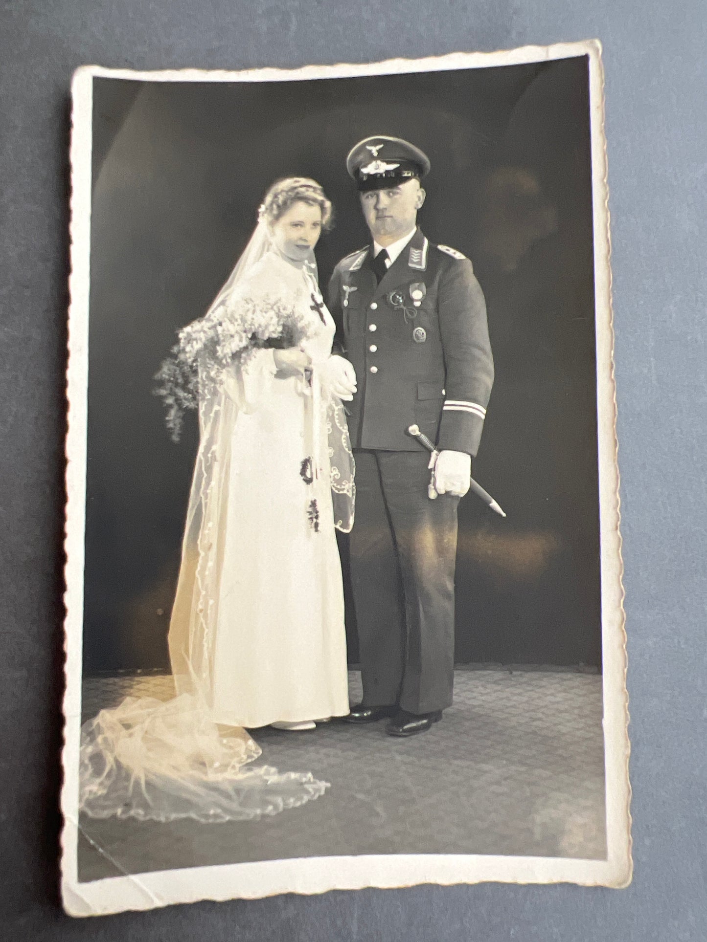 WW2 Tysk Luftwaffe Foto-Postkort. Med daggert. Original.