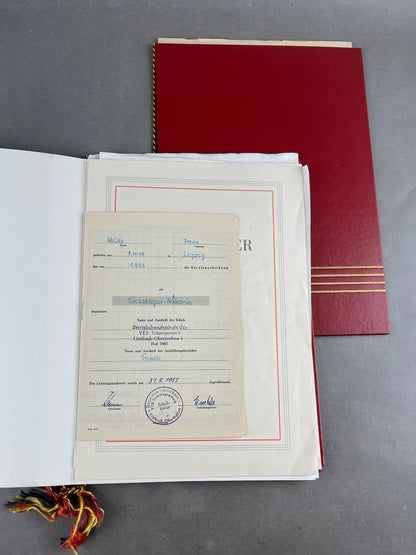 Østtysk DDR Urkunde/Medalje Lot. Original.