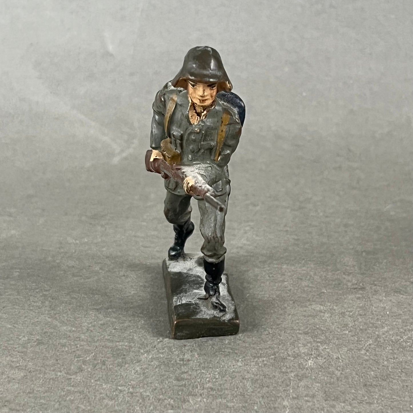 WW2 Tysk Lineol Legetøjssoldat. Original.