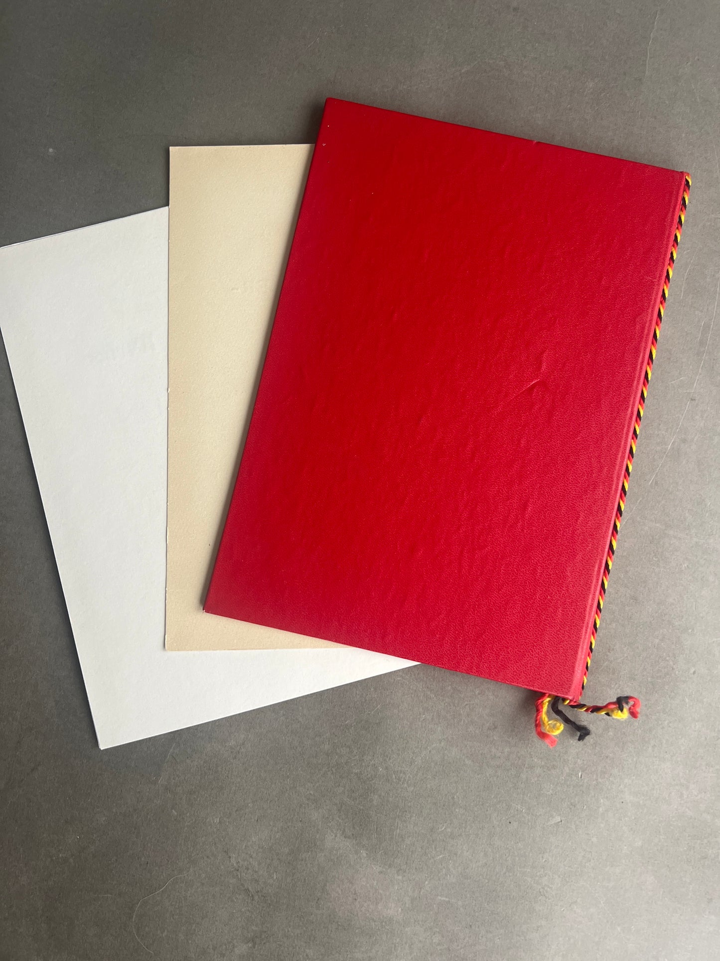 Østtysk DDR Urkunde Mappe med 2 urkunder fra samme mand. Original.