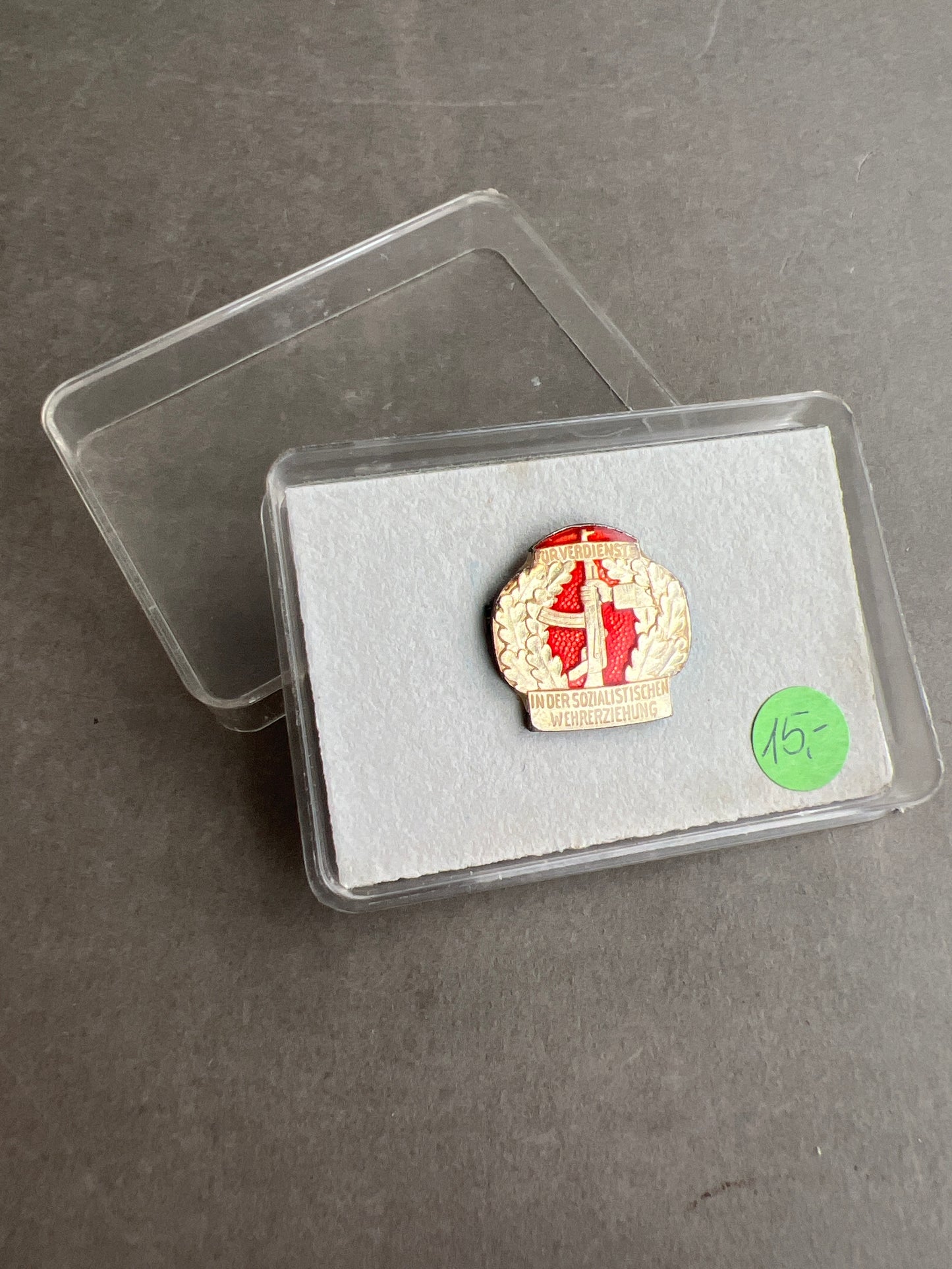 Østtysk DDR Medalje/Pin i æske. Original.