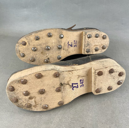 WW2 Tysk Fangelejr/arbejdslejr støvler. Lavet af Træsåler, læderrester mv. Original.