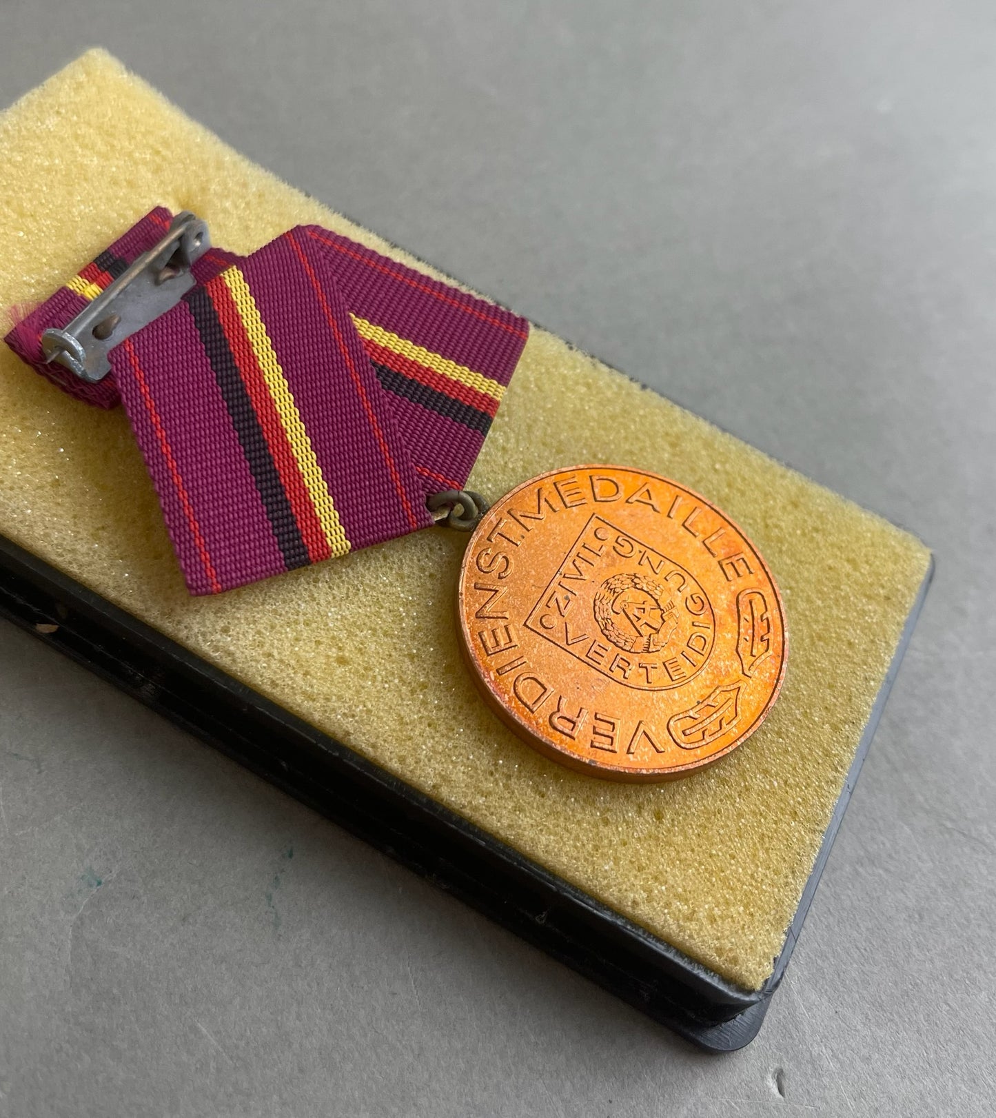 Østtysk DDR Medalje i Æske. Original.