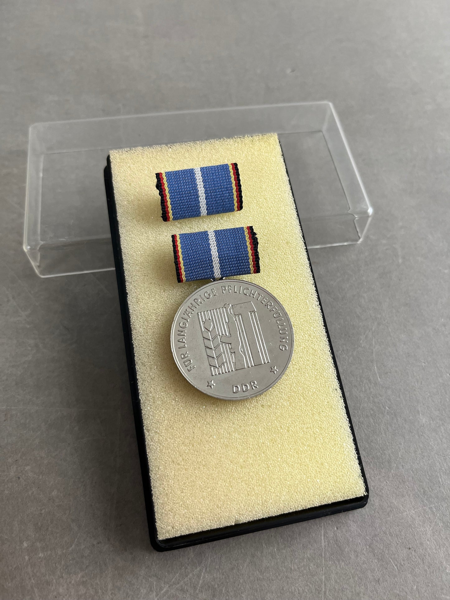 Østtysk DDR Medalje. I æske. Original.