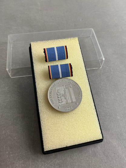 Østtysk DDR Medalje. I æske. Original.